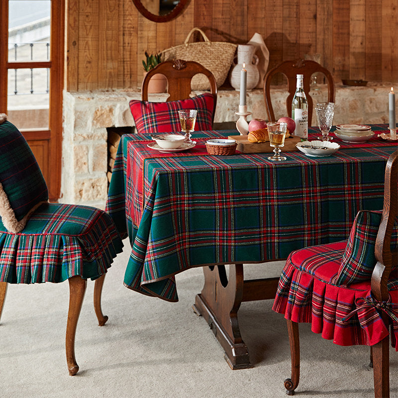 Red Checkered Vintage Tablecloth – Classic Christmas & Dining Table Cover