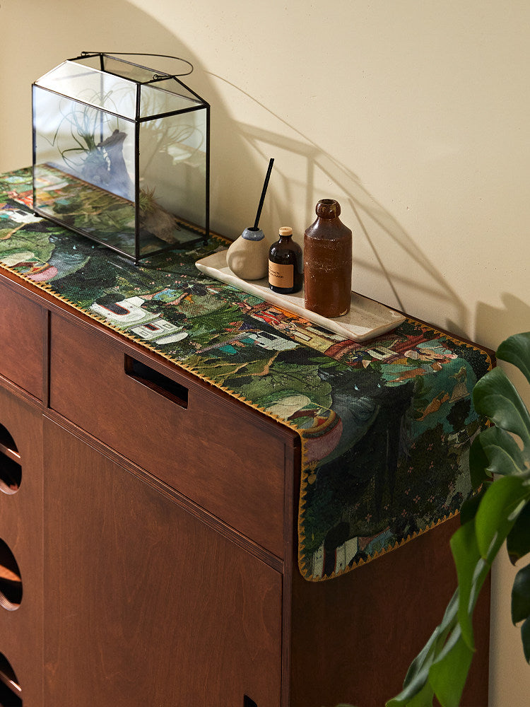American Vintage Table Runner – Retro Luxury Accent for Dining & Console Tables