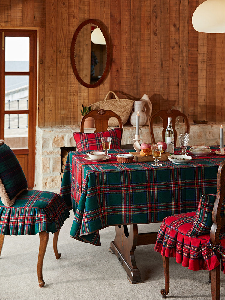 Red Checkered Vintage Tablecloth – Classic Christmas & Dining Table Cover