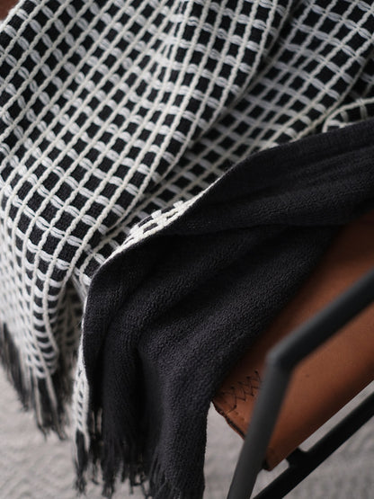 Nordische Strickdecke – Minimalistischer Sofa- und Bettläufer als Dekoration
