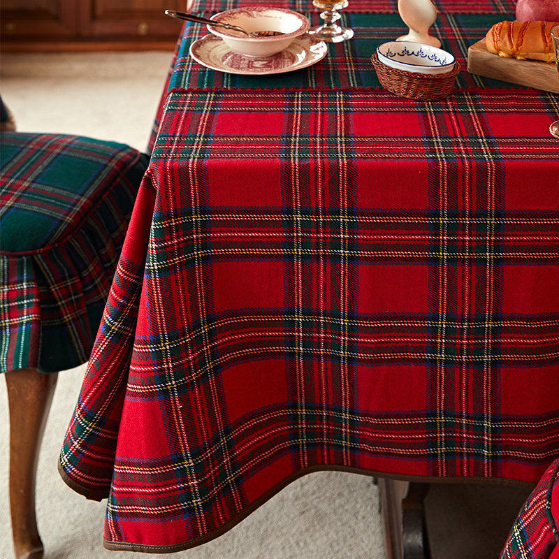 Red Checkered Vintage Tablecloth – Classic Christmas & Dining Table Cover
