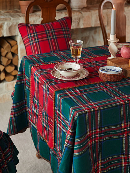 Red Checkered Vintage Tablecloth – Classic Christmas & Dining Table Cover