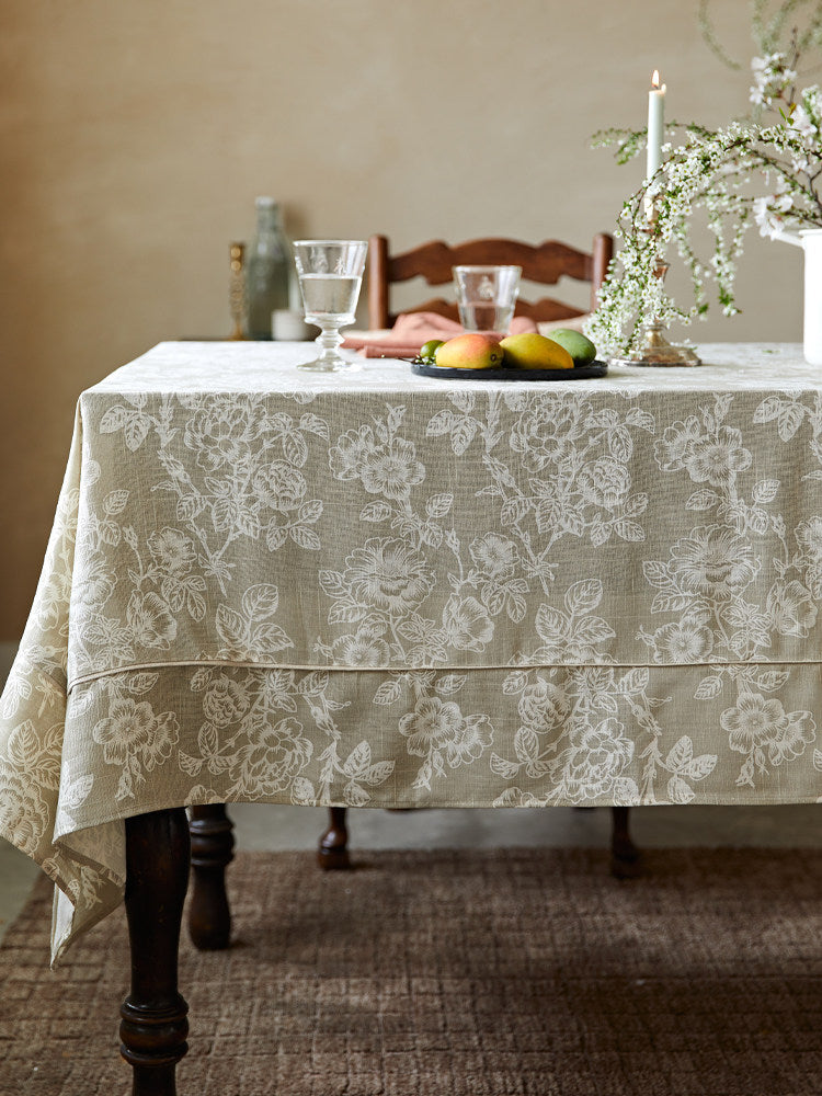 Vintage American Christmas Tablecloth – Elegant Pastoral Holiday Dining Cover