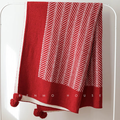 Produktname: Rote Fleece-Kuscheldecke – Festliche Sofa- & Bettdecke als Wohnaccessoire