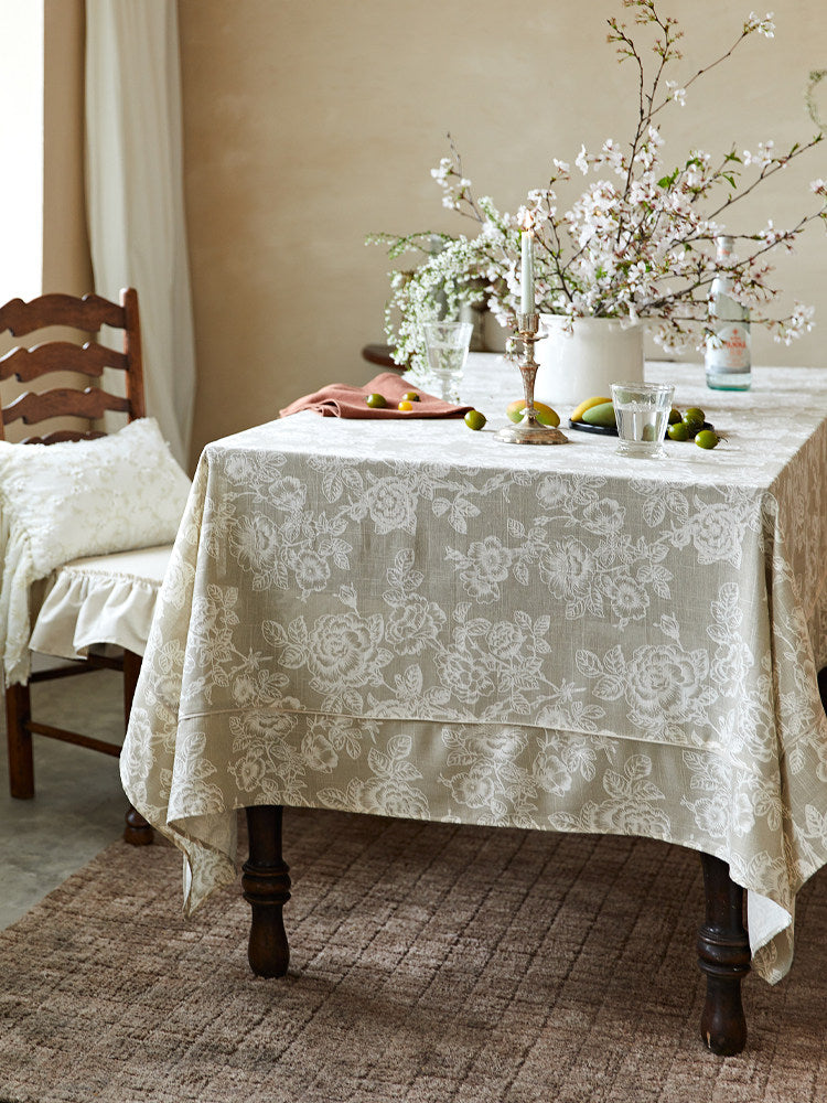 Vintage American Christmas Tablecloth – Elegant Pastoral Holiday Dining Cover