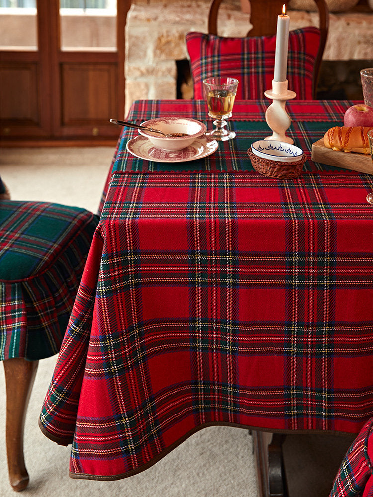 Red Checkered Vintage Tablecloth – Classic Christmas & Dining Table Cover