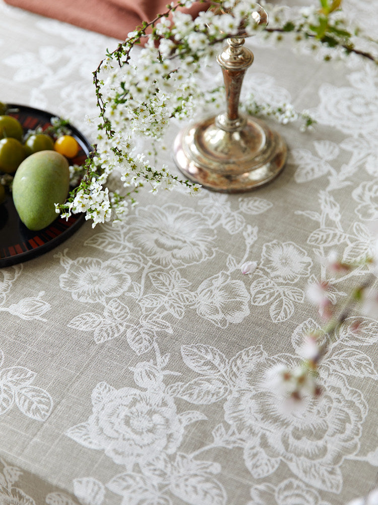 Vintage American Christmas Tablecloth – Elegant Pastoral Holiday Dining Cover