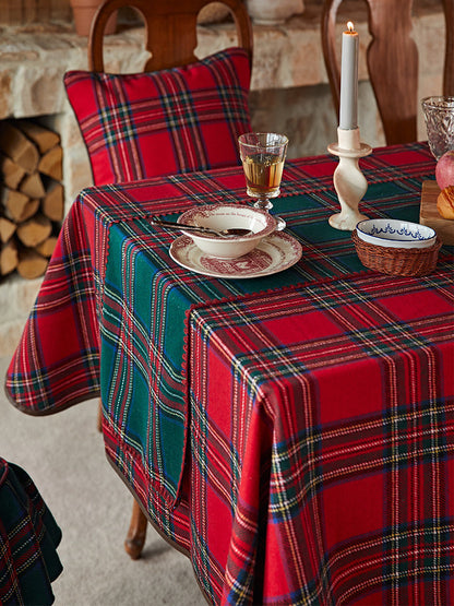 Red Checkered Vintage Tablecloth – Classic Christmas & Dining Table Cover