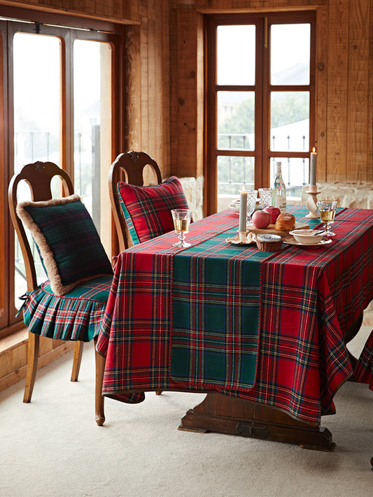 Red Checkered Vintage Tablecloth – Classic Christmas & Dining Table Cover
